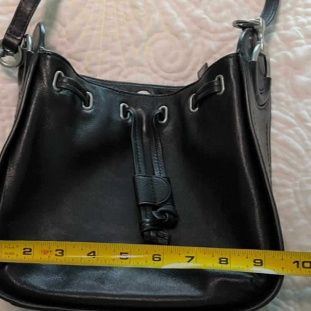 Frye black illana bucket-hobo euc